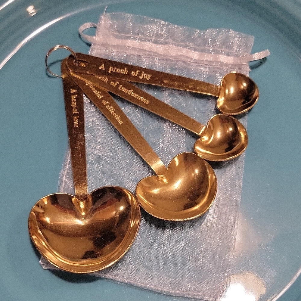 NWOT Heart Shaped Measuring Spoons - Gold-Colored